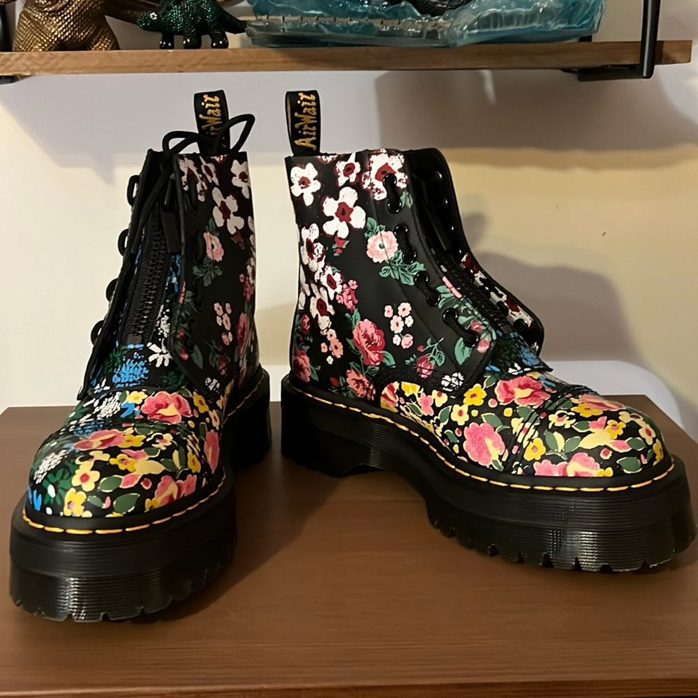 Dr. Martens Sinclair Floral Mashup